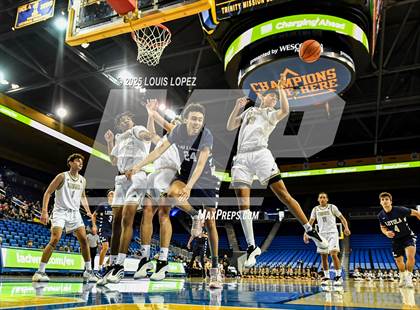 Thumbnail 3 in Servite vs. Loyola photogallery.