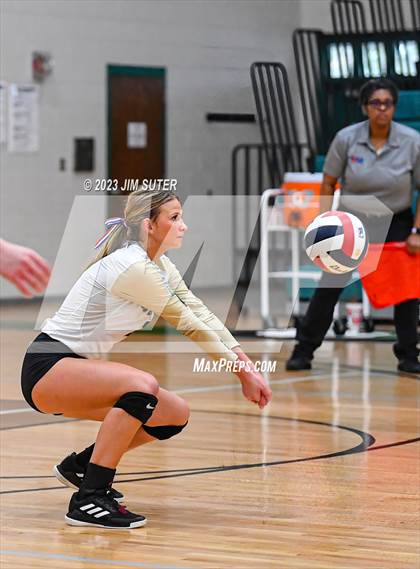Thumbnail 3 in Round Top-Carmine vs Neches (UIL 1A Region IV Final) photogallery.