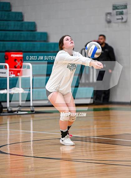 Thumbnail 3 in Round Top-Carmine vs Neches (UIL 1A Region IV Final) photogallery.