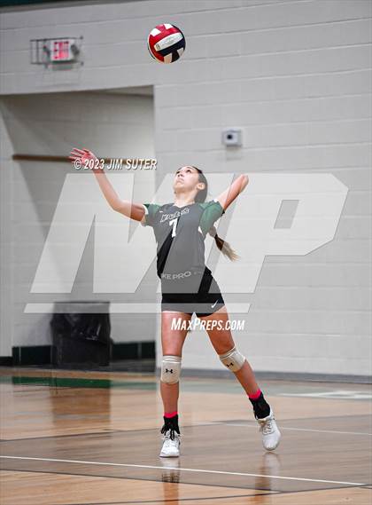 Thumbnail 2 in Round Top-Carmine vs Neches (UIL 1A Region IV Final) photogallery.