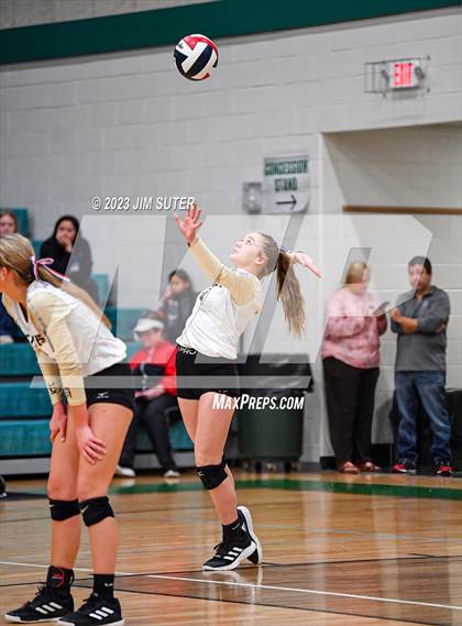Thumbnail 3 in Round Top-Carmine vs Neches (UIL 1A Region IV Final) photogallery.