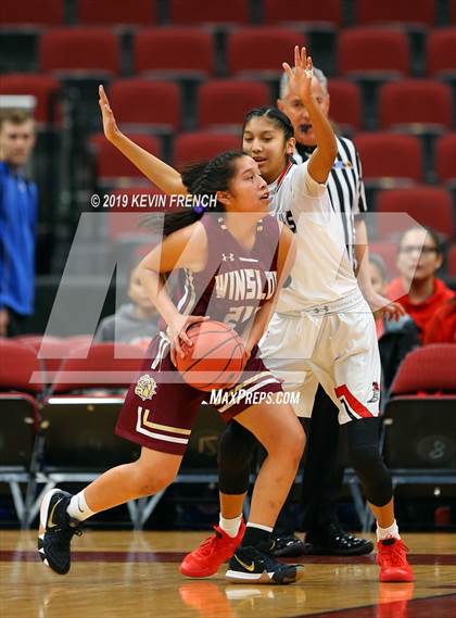 Thumbnail 3 in Winslow vs. Page (AIA 3A Semifinals) photogallery.