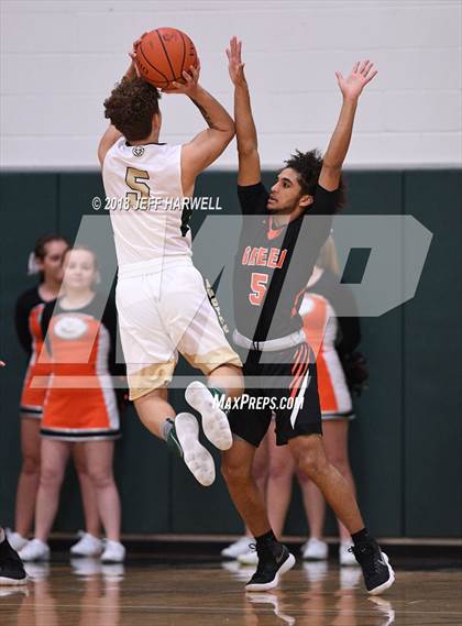 Thumbnail 1 in GlenOak vs. Green photogallery.