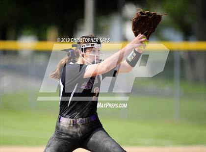 Thumbnail 2 in Eldorado @ Harrisburg (IHSA 2A Regional Championship) photogallery.