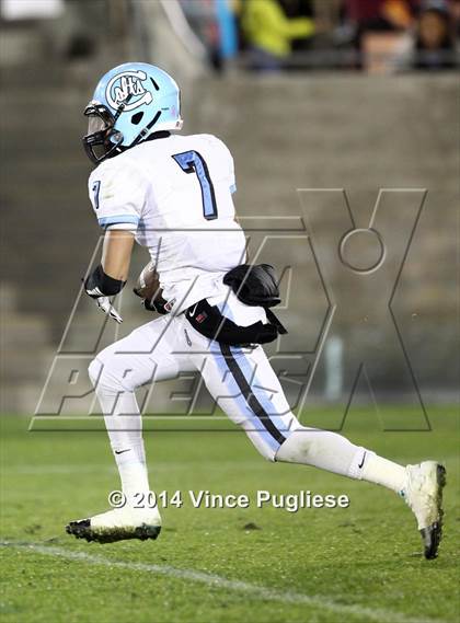 Thumbnail 2 in Narbonne vs. Carson (CIF L.A.C.S. D1 Final) photogallery.
