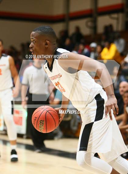 Thumbnail 2 in Douglas Byrd @ South View photogallery.