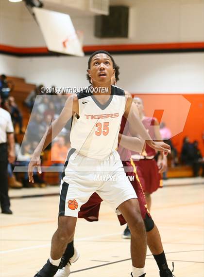 Thumbnail 3 in Douglas Byrd @ South View photogallery.
