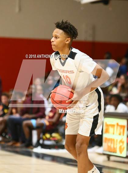 Thumbnail 2 in Douglas Byrd @ South View photogallery.