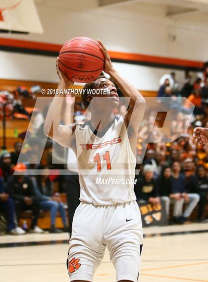 Thumbnail 1 in Douglas Byrd @ South View photogallery.