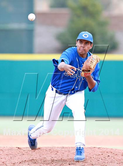 Thumbnail 1 in The First Academy vs. Clovis (National High School Invitational) photogallery.
