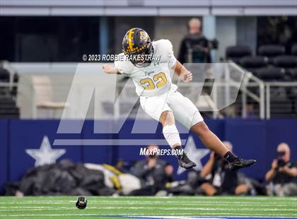 Thumbnail 1 in Franklin vs. Malakoff (UIL Football 3A D1 Final) photogallery.
