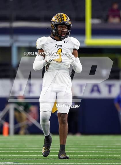 Thumbnail 1 in Franklin vs. Malakoff (UIL Football 3A D1 Final) photogallery.