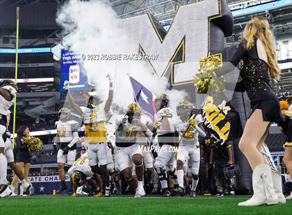 Thumbnail 1 in Franklin vs. Malakoff (UIL Football 3A D1 Final) photogallery.