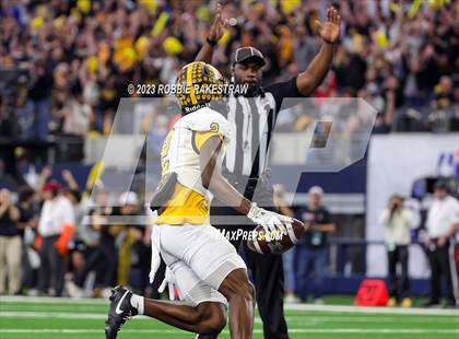 Thumbnail 1 in Franklin vs. Malakoff (UIL Football 3A D1 Final) photogallery.