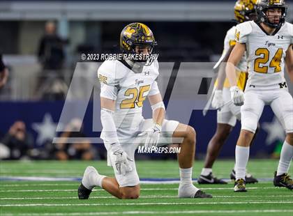 Thumbnail 2 in Franklin vs. Malakoff (UIL Football 3A D1 Final) photogallery.