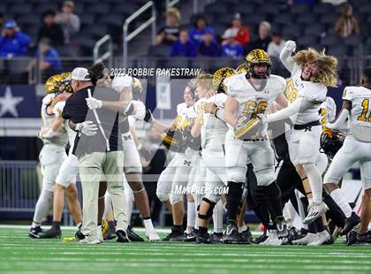Thumbnail 2 in Franklin vs. Malakoff (UIL Football 3A D1 Final) photogallery.