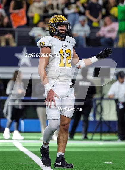 Thumbnail 1 in Franklin vs. Malakoff (UIL Football 3A D1 Final) photogallery.