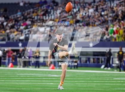 Thumbnail 1 in Franklin vs. Malakoff (UIL Football 3A D1 Final) photogallery.