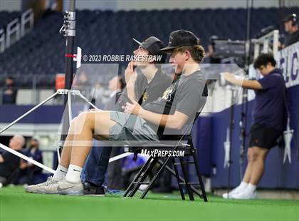 Thumbnail 1 in Franklin vs. Malakoff (UIL Football 3A D1 Final) photogallery.