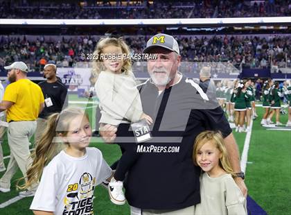 Thumbnail 1 in Franklin vs. Malakoff (UIL Football 3A D1 Final) photogallery.