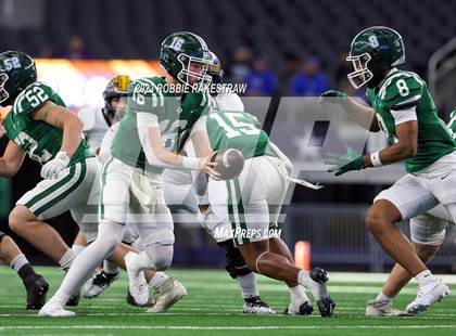 Thumbnail 3 in Franklin vs. Malakoff (UIL Football 3A D1 Final) photogallery.