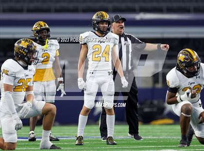 Thumbnail 1 in Franklin vs. Malakoff (UIL Football 3A D1 Final) photogallery.