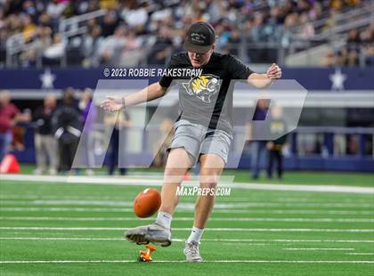 Thumbnail 3 in Franklin vs. Malakoff (UIL Football 3A D1 Final) photogallery.