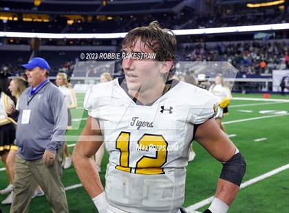 Thumbnail 1 in Franklin vs. Malakoff (UIL Football 3A D1 Final) photogallery.