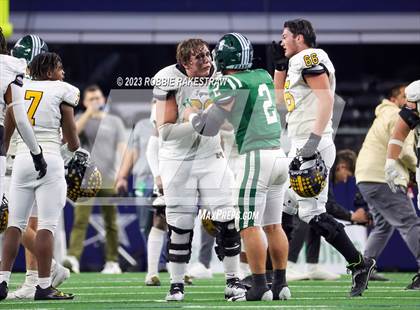 Thumbnail 2 in Franklin vs. Malakoff (UIL Football 3A D1 Final) photogallery.
