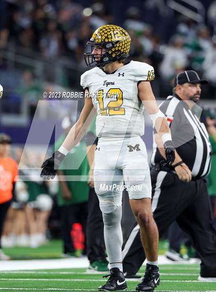 Thumbnail 2 in Franklin vs. Malakoff (UIL Football 3A D1 Final) photogallery.