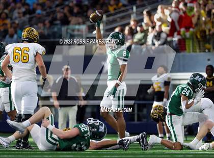 Thumbnail 1 in Franklin vs. Malakoff (UIL Football 3A D1 Final) photogallery.