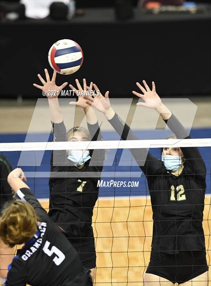 Thumbnail 2 in Grandview @ Mountain Vista (CHSAA 5A Playoff) photogallery.