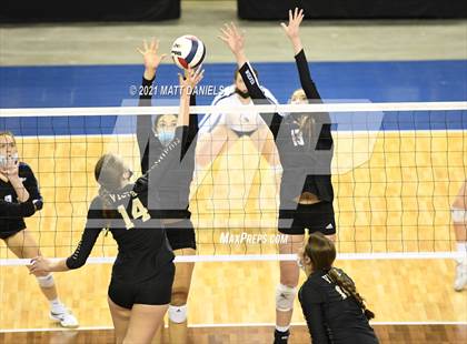 Thumbnail 1 in Grandview @ Mountain Vista (CHSAA 5A Playoff) photogallery.