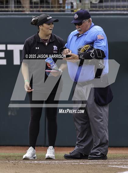 Thumbnail 2 in Riesel vs. Ganado (UIL Softball 2A D1 Final) photogallery.