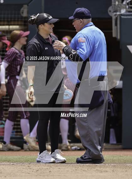 Thumbnail 3 in Riesel vs. Ganado (UIL Softball 2A D1 Final) photogallery.