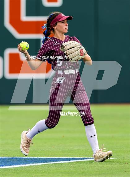 Thumbnail 1 in Riesel vs. Ganado (UIL Softball 2A D1 Final) photogallery.