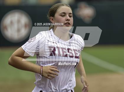 Thumbnail 2 in Riesel vs. Ganado (UIL Softball 2A D1 Final) photogallery.