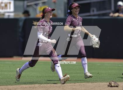 Thumbnail 1 in Riesel vs. Ganado (UIL Softball 2A D1 Final) photogallery.