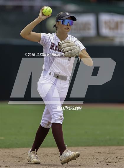 Thumbnail 2 in Riesel vs. Ganado (UIL Softball 2A D1 Final) photogallery.