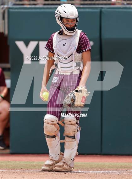 Thumbnail 3 in Riesel vs. Ganado (UIL Softball 2A D1 Final) photogallery.