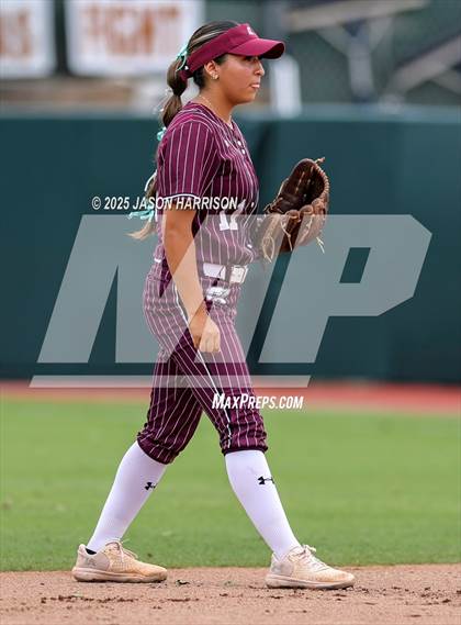 Thumbnail 1 in Riesel vs. Ganado (UIL Softball 2A D1 Final) photogallery.