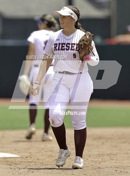 Thumbnail 3 in Riesel vs. Ganado (UIL Softball 2A D1 Final) photogallery.