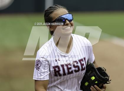 Thumbnail 1 in Riesel vs. Ganado (UIL Softball 2A D1 Final) photogallery.