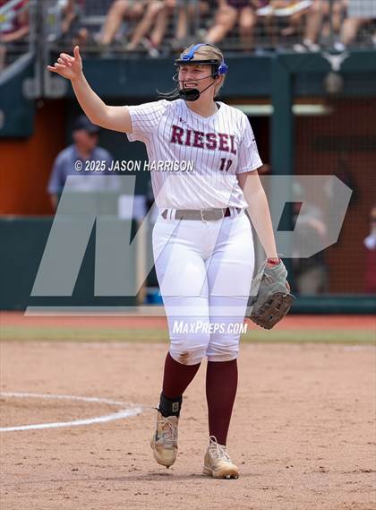Thumbnail 3 in Riesel vs. Ganado (UIL Softball 2A D1 Final) photogallery.