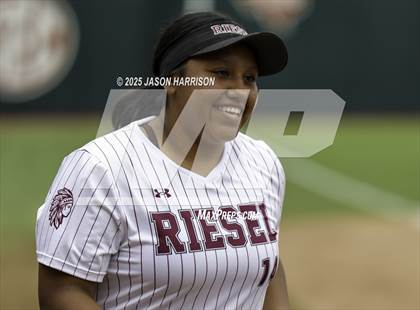 Thumbnail 2 in Riesel vs. Ganado (UIL Softball 2A D1 Final) photogallery.