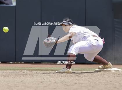 Thumbnail 3 in Riesel vs. Ganado (UIL Softball 2A D1 Final) photogallery.