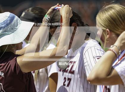 Thumbnail 2 in Riesel vs. Ganado (UIL Softball 2A D1 Final) photogallery.
