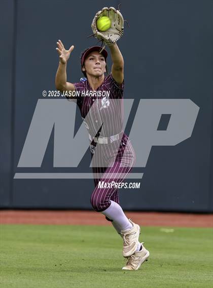 Thumbnail 3 in Riesel vs. Ganado (UIL Softball 2A D1 Final) photogallery.