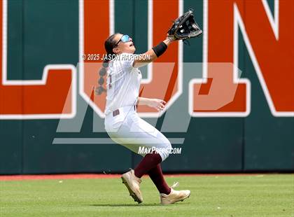 Thumbnail 2 in Riesel vs. Ganado (UIL Softball 2A D1 Final) photogallery.