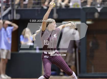 Thumbnail 2 in Riesel vs. Ganado (UIL Softball 2A D1 Final) photogallery.